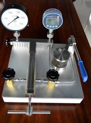 Support personnalisé OEM pompe hydraulique à haute pression d'étalonnage 1600bar