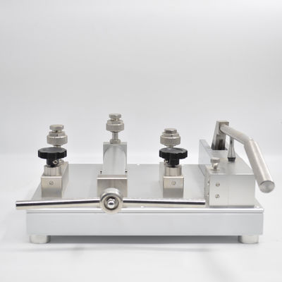 0.95-140bar Pompes de comparaison pneumatique avec connexion d'interface de sortie M20X1.5Fx2 14Kgs