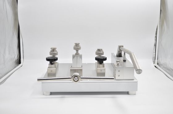0.95-140bar Pompes de comparaison pneumatique avec connexion d'interface de sortie M20X1.5Fx2 14Kgs