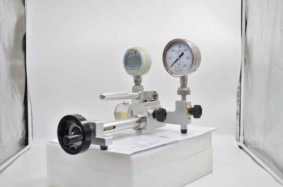 Pompes d'essai de pression hydrostatique HS705 à milieu d'huile avec une plage de mesure de 0 à 700 bar
