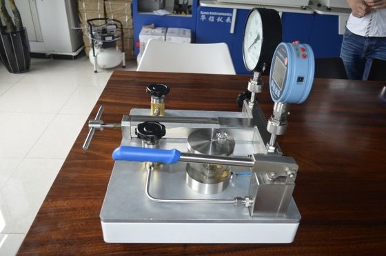 25 pompe de test à haute pression d'huile de transformateur avec résolution de réglage de 1 kPa 1600bar