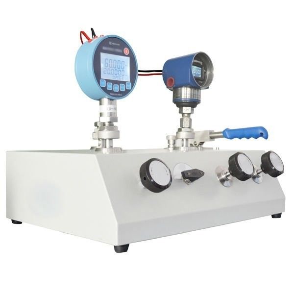 Kit de calibrage de pression semi-automatique polyvalent pour une plage de pression de 0 à 600 bar